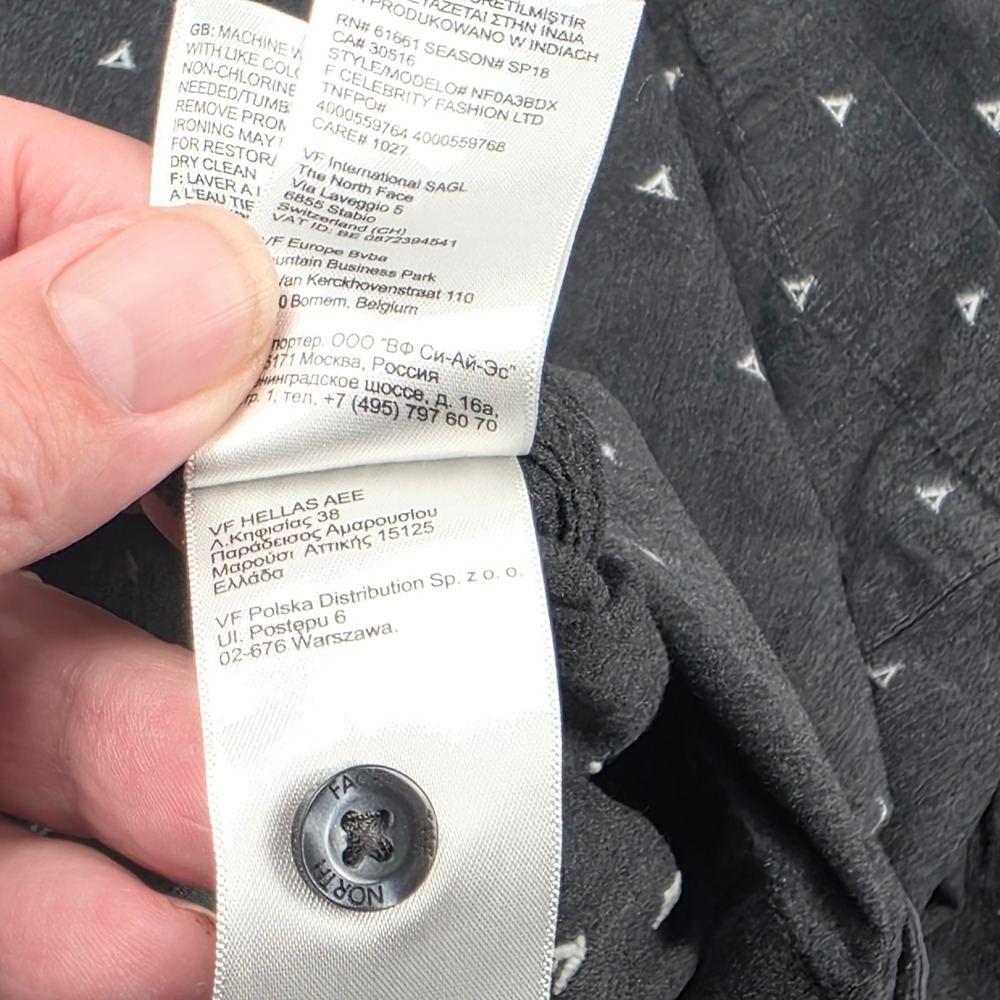 The North Face Mens XL Short Sleeve Button Up Shirt Gray Triangle tent print - Picture 7 of 9